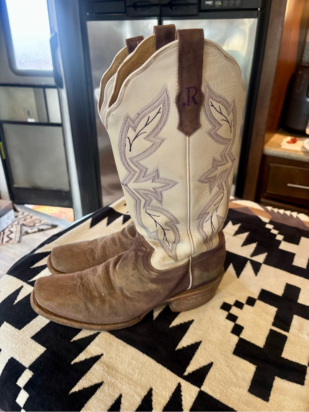 Classic Two-Tone Women’s Heeled Cowboy Boots - Brown and Cream